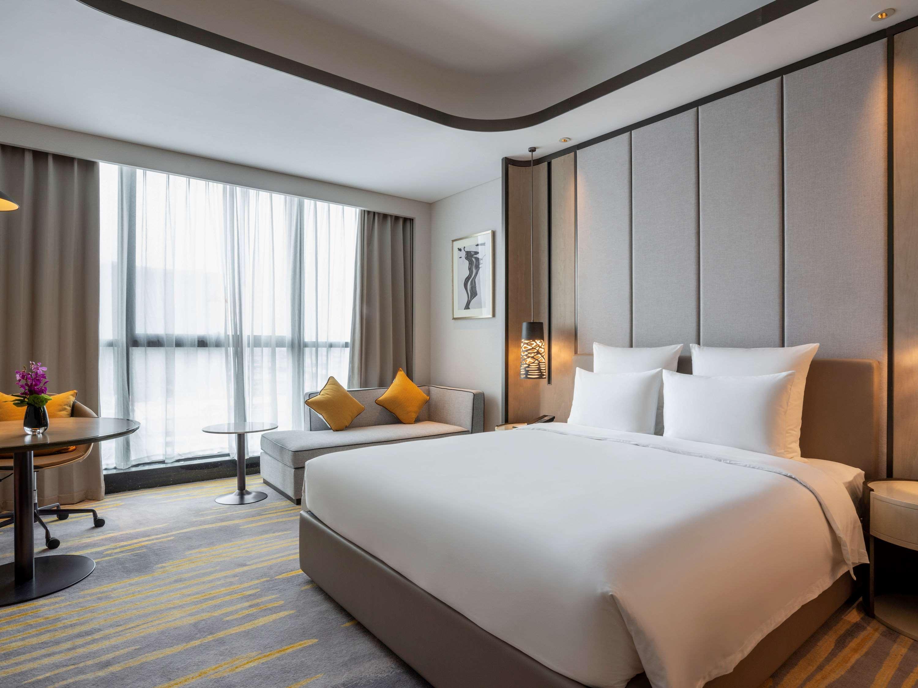 SUPERIOR, EXECUTIVE, KING BED, LOUNGE ACCESS