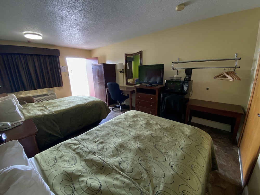 Rodeway Inn Baxley, GA 19/86
