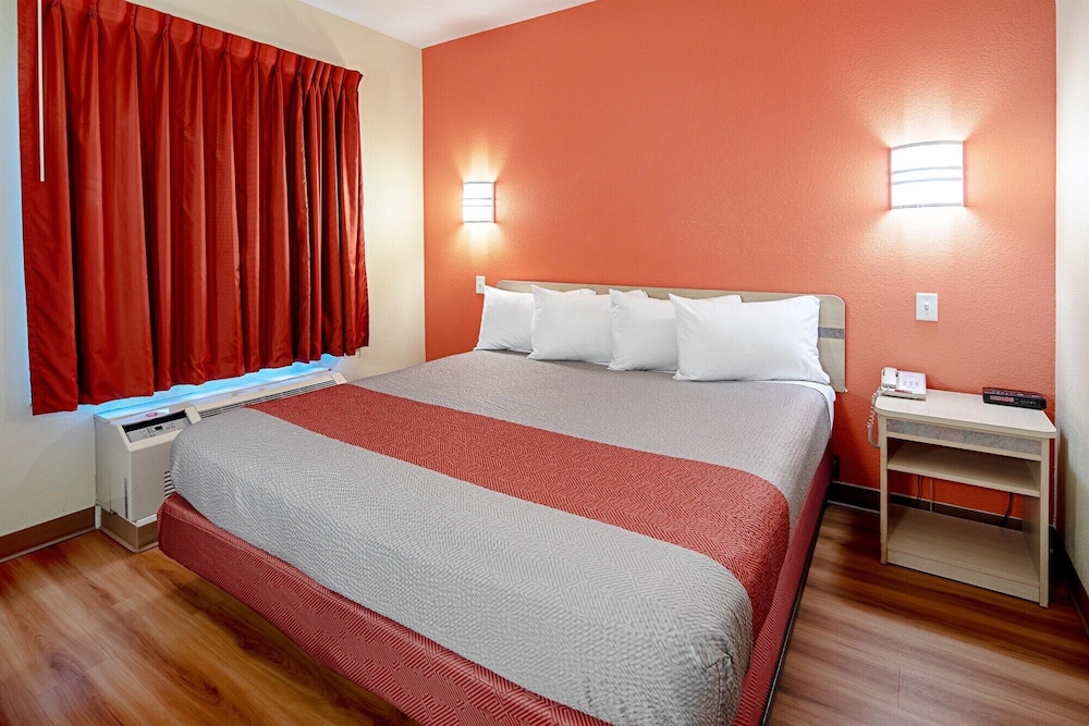 STANDARD, KING BED, ACCESSIBLE