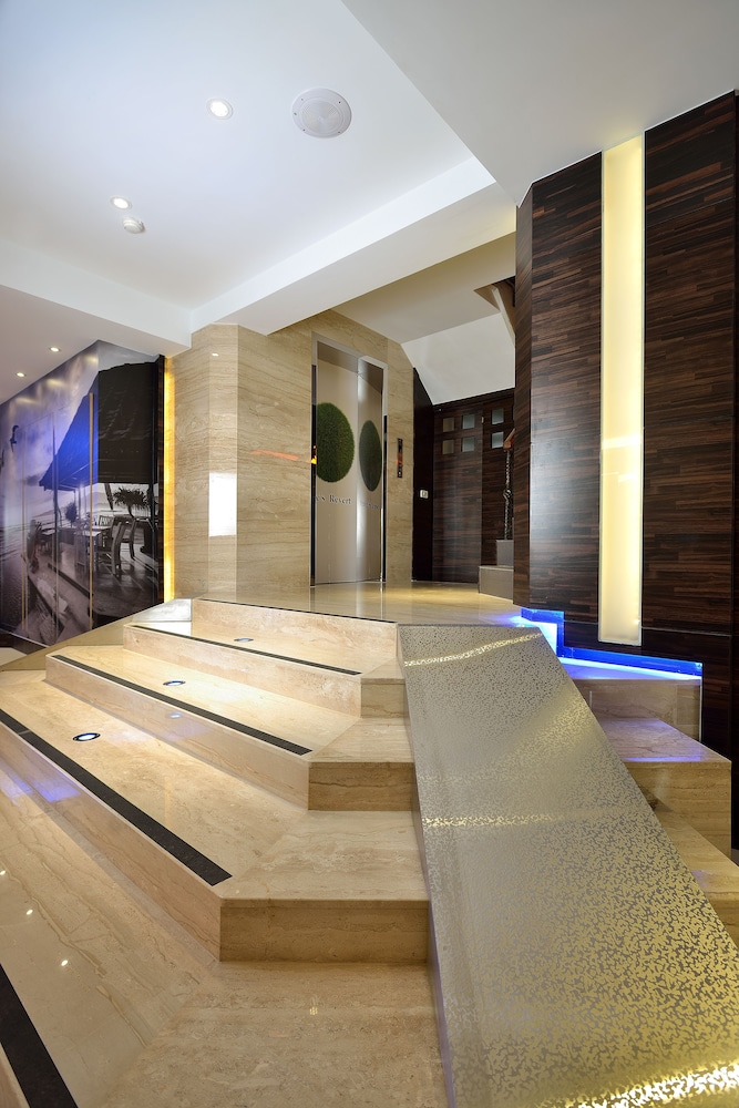 See S Revert Hotel 4/53