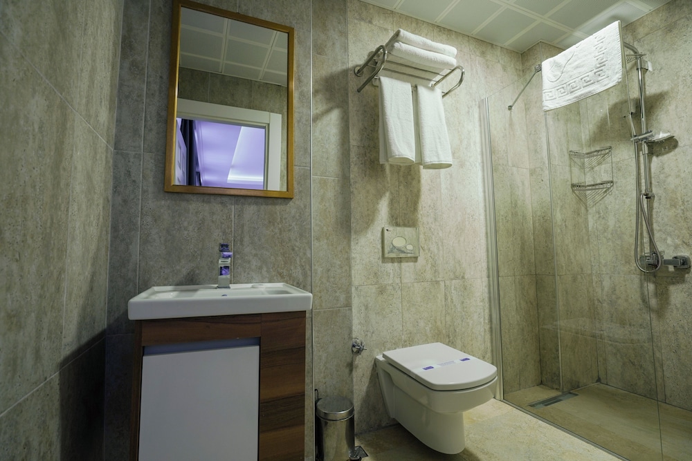 Bon Hotel Old City 50/50