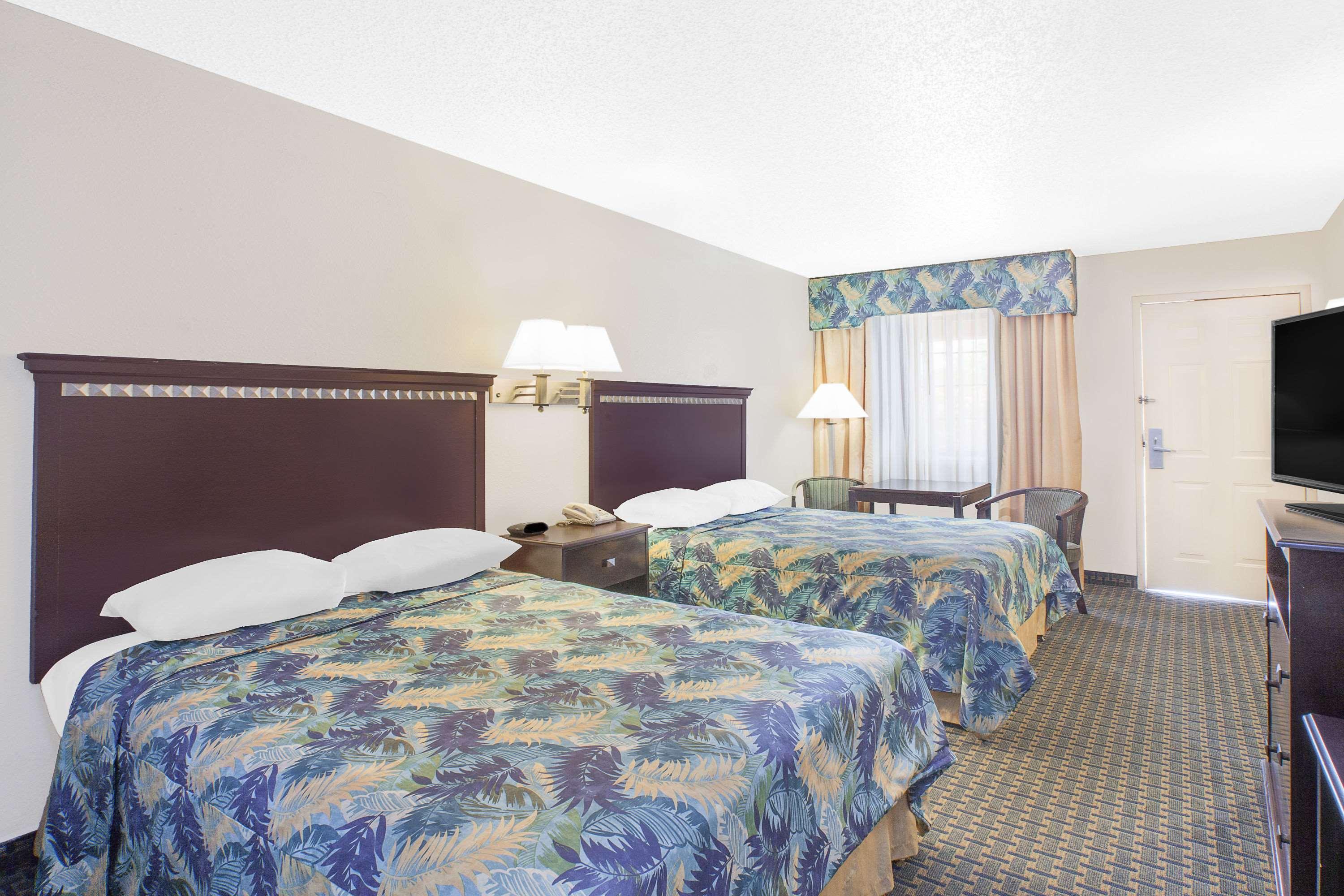 غرفة رباعية بسريرين مزدوجين لذوي الإعاقة، Super 8 by Wyndham Corpus Christi 2/2