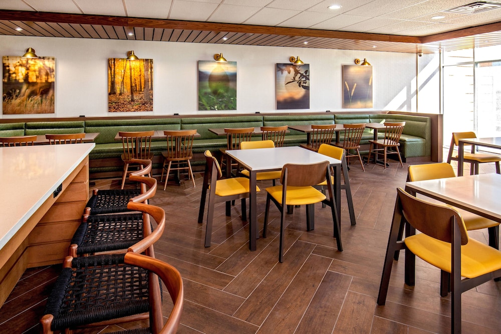 Fairfield Inn & Suites By Marriott Mcpherson 29/33