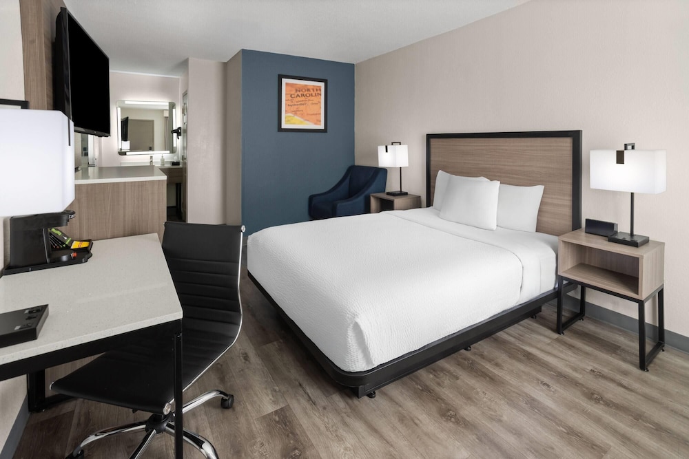 Baymont By Wyndham Fayetteville I-95 22/49