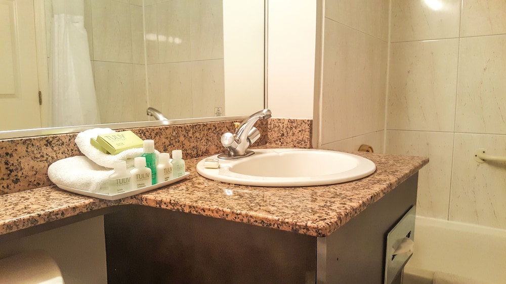 Rosedale On Robson Suite Hotel 45/45