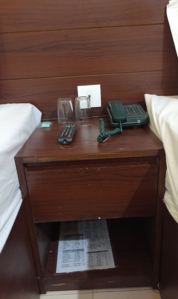 Hotel Bharat Palace 27/29