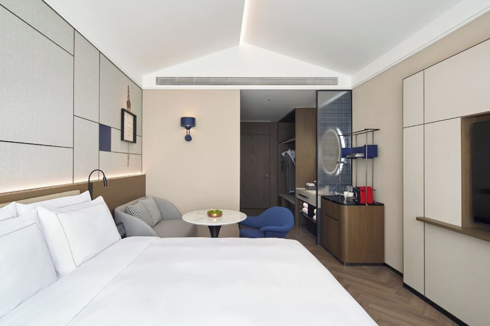 Executive, Single, King Bed