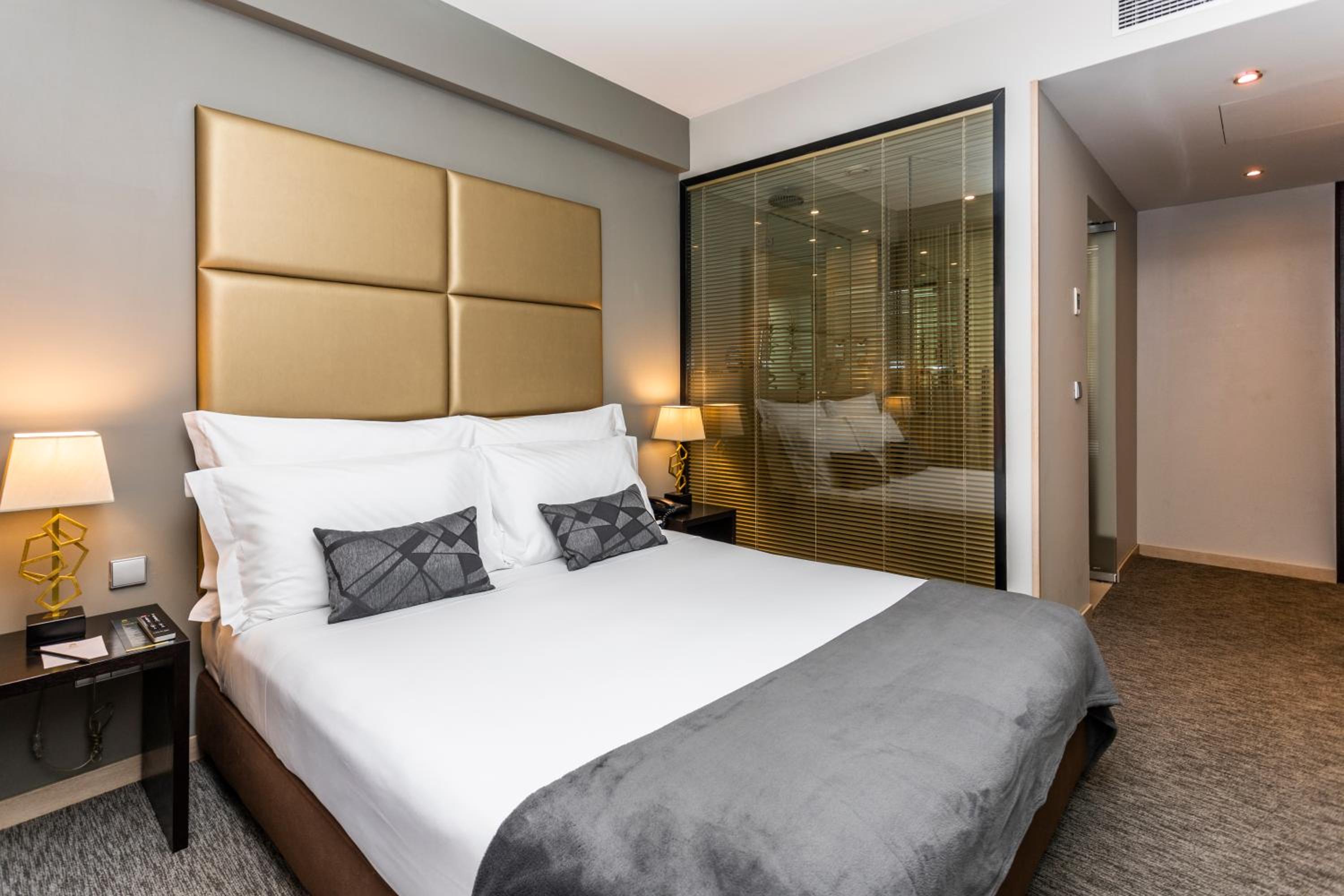 غرفة سوبيريور بسرير كوين، Czar Lisbon Hotel 2/4