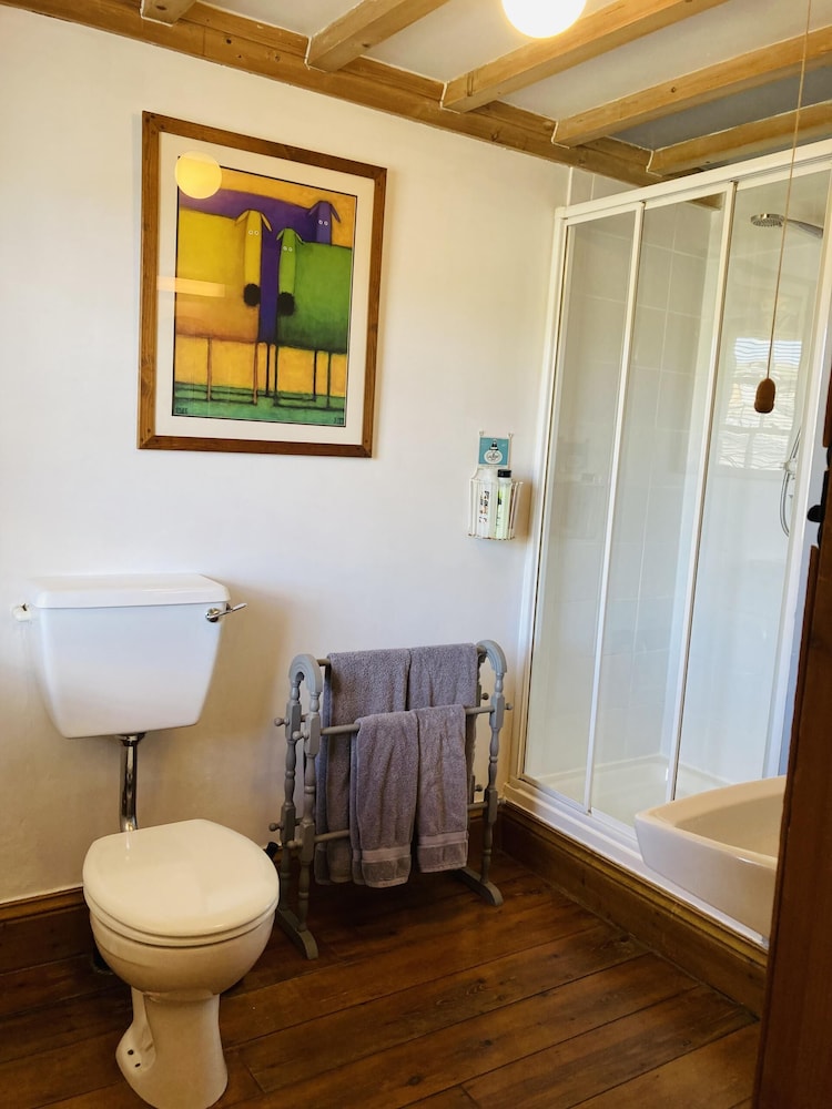 Riverside Bed &amp; Breakfast 44/46