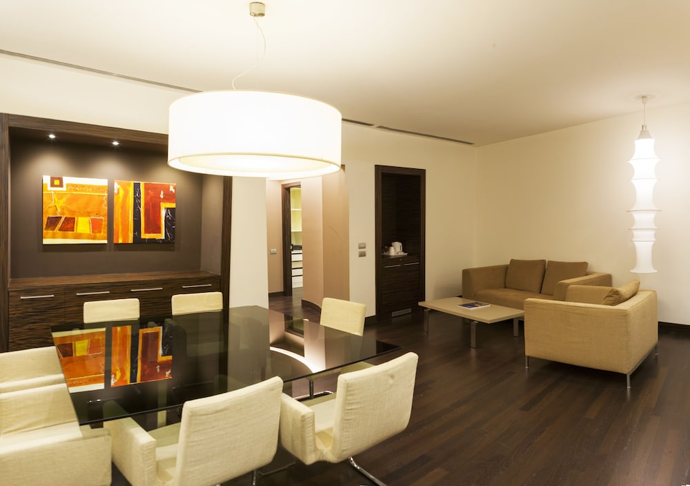 Hotel Cruise 48/73