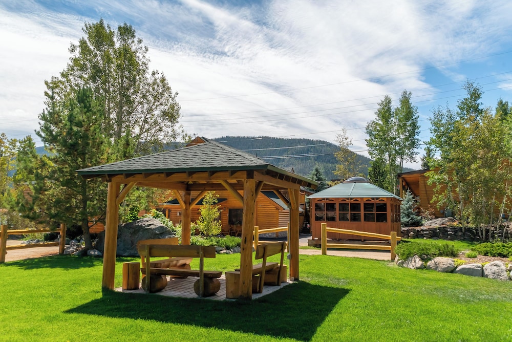 Spirit Lake Lodge and Snowmobile Rentals 59/63