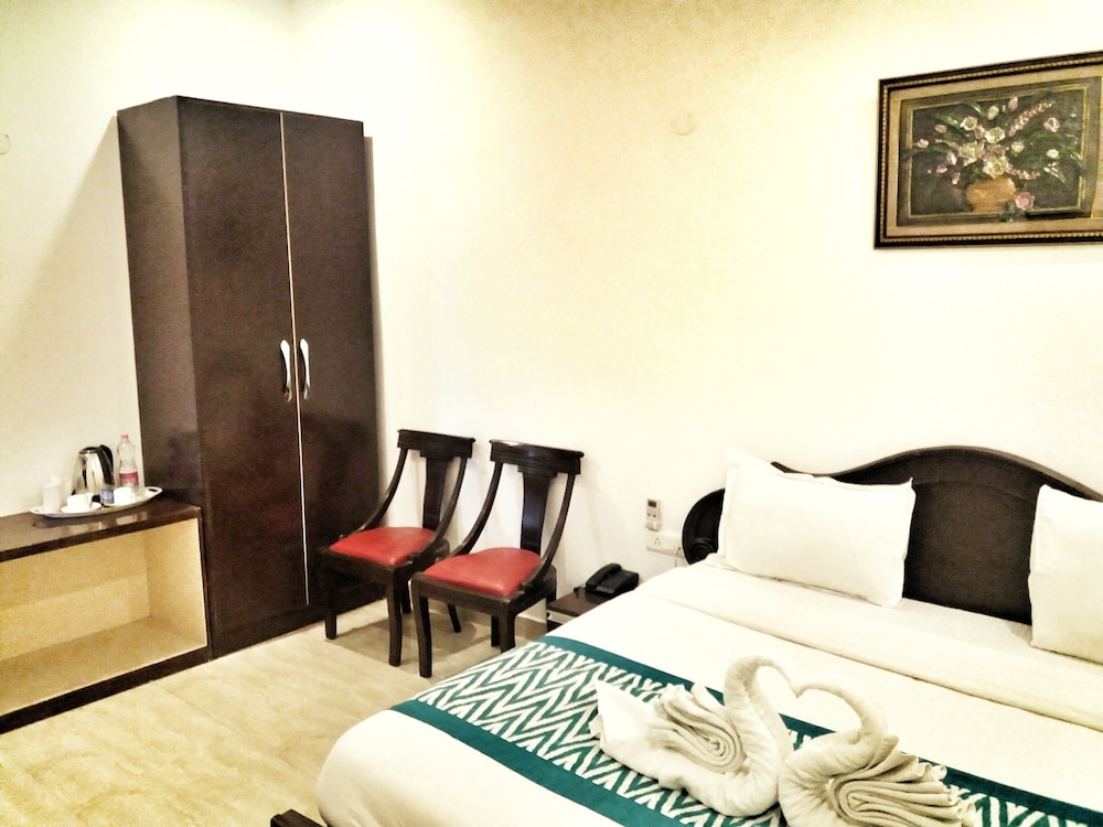 Hotel Delhi Aerocity 27/75