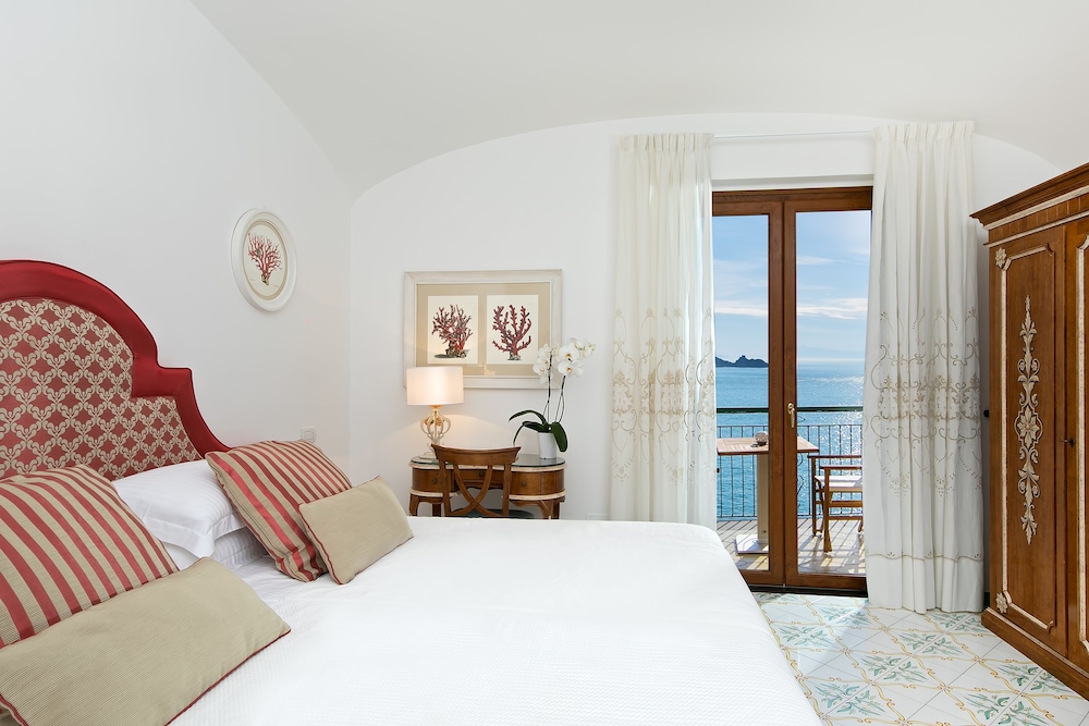 غرفة ديلوكس بسرير كوين بإطلالة على البحر بشرفة، Villa Corallium 6/10