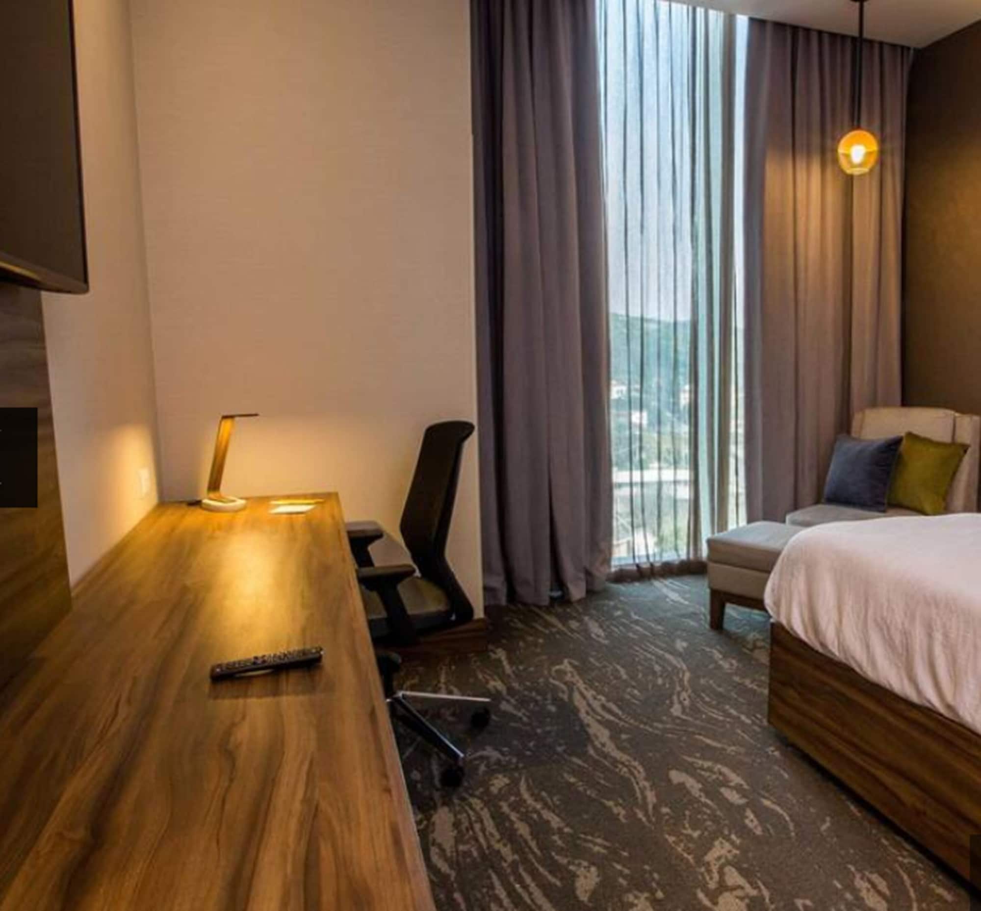 ROOM, DOUBLE BED