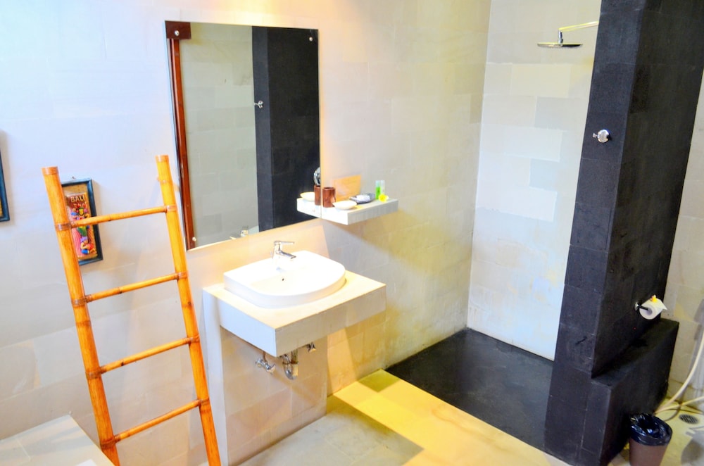 JAS BOUTIQUE VILLAS 36/37