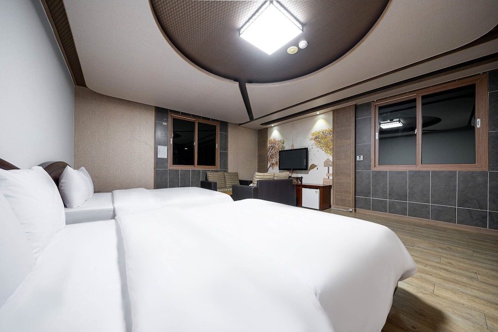 F1 Hotel 9/32