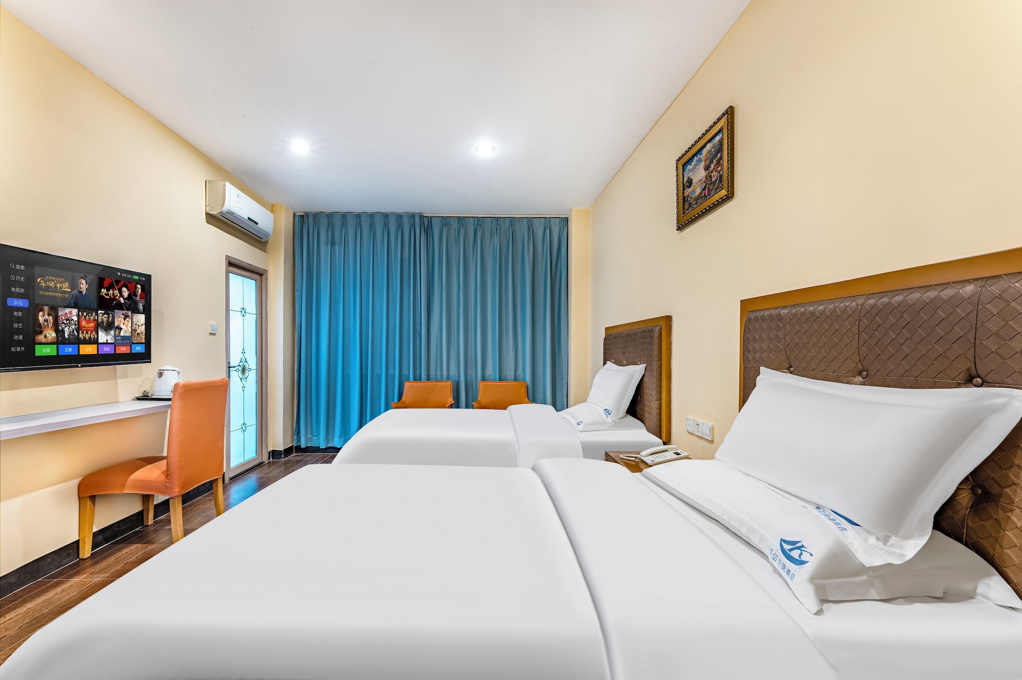 DELUXE, TWIN BEDS