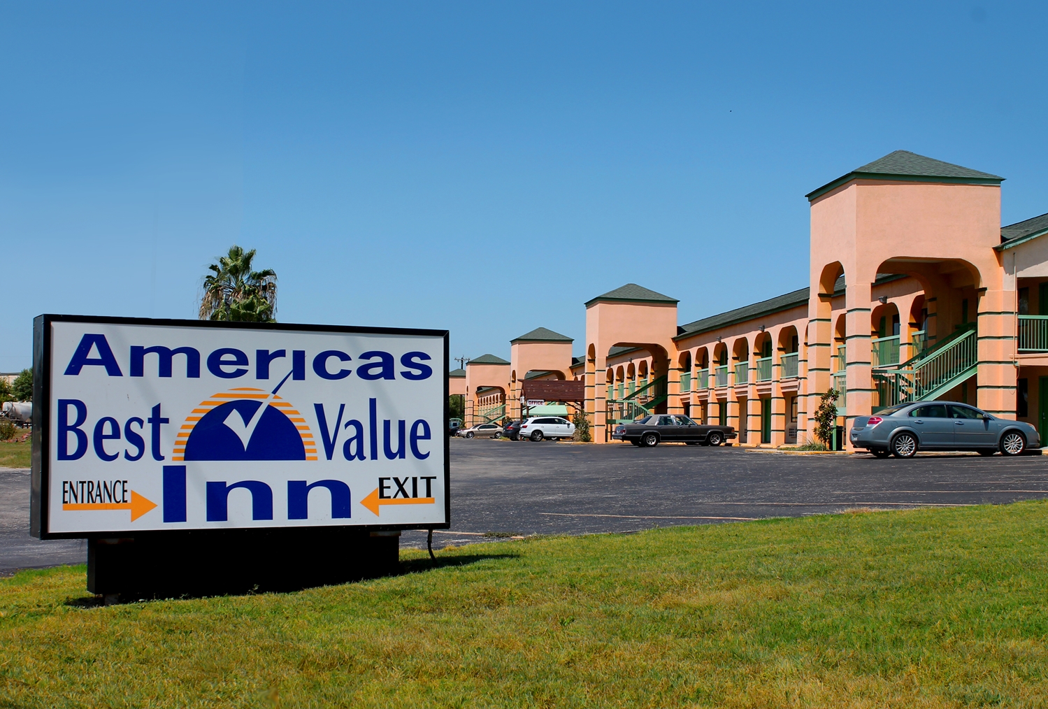 Americas Best Value Inn - Frost Bank Center 34/36
