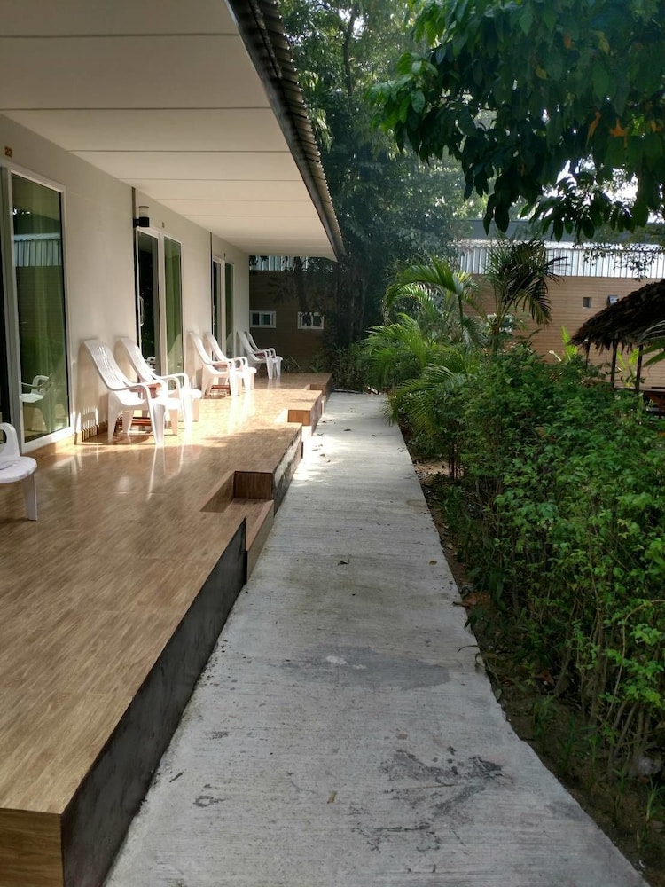 Lipe Village Resort 20/25