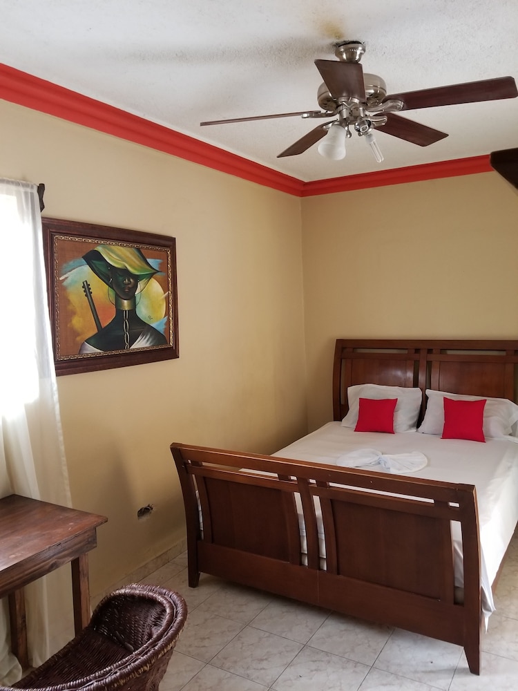 Daniella Inn Hotel 1/6