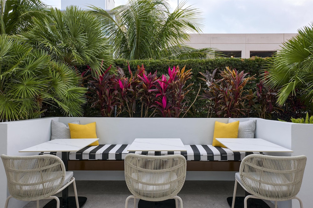 Hyatt Centric South Beach Miami 50/65