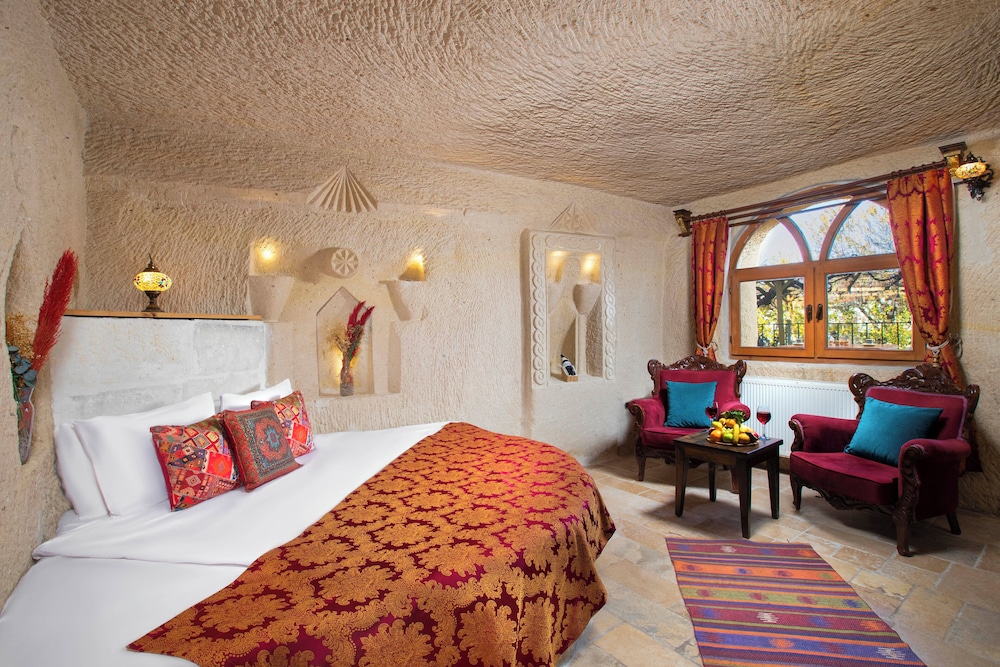 Cave, Deluxe, Suite, King Bed, Hot Tub