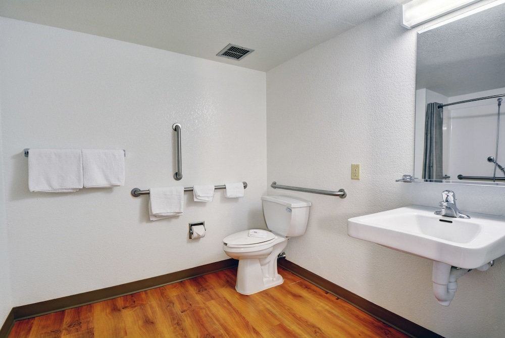 Motel6 Seekonk, MA - Providence East 36/39