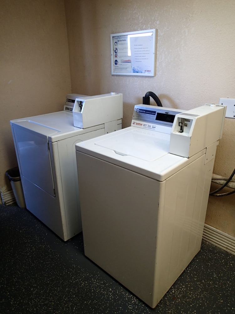 Americas Best Value Inn Corona 31/46