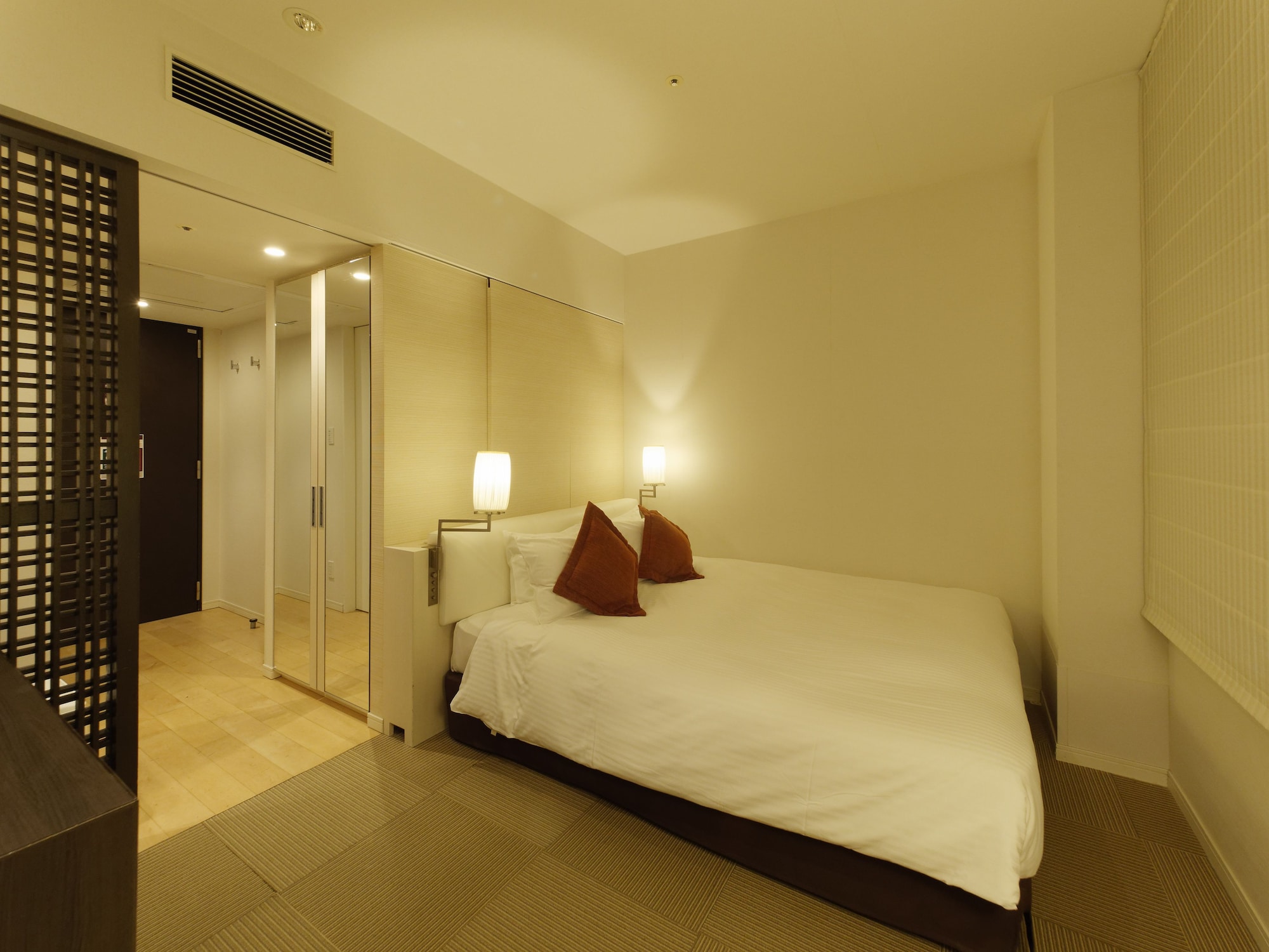 ROOM, DOUBLE BED