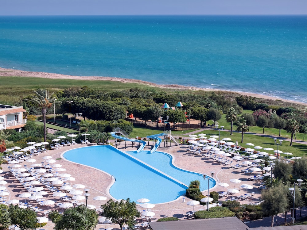 Serenusa Resort 33/35