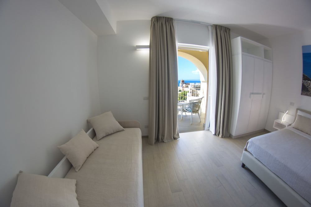 EST HOTEL 36/65