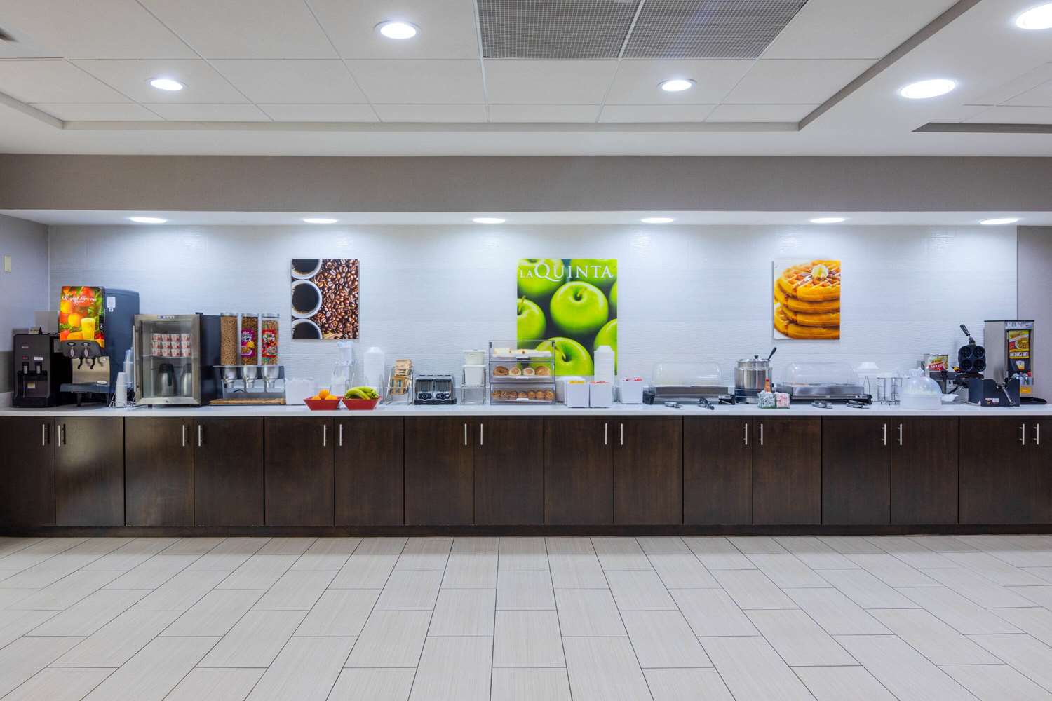 La Quinta Inn and Suites by Wyndham Kennesaw 8/46