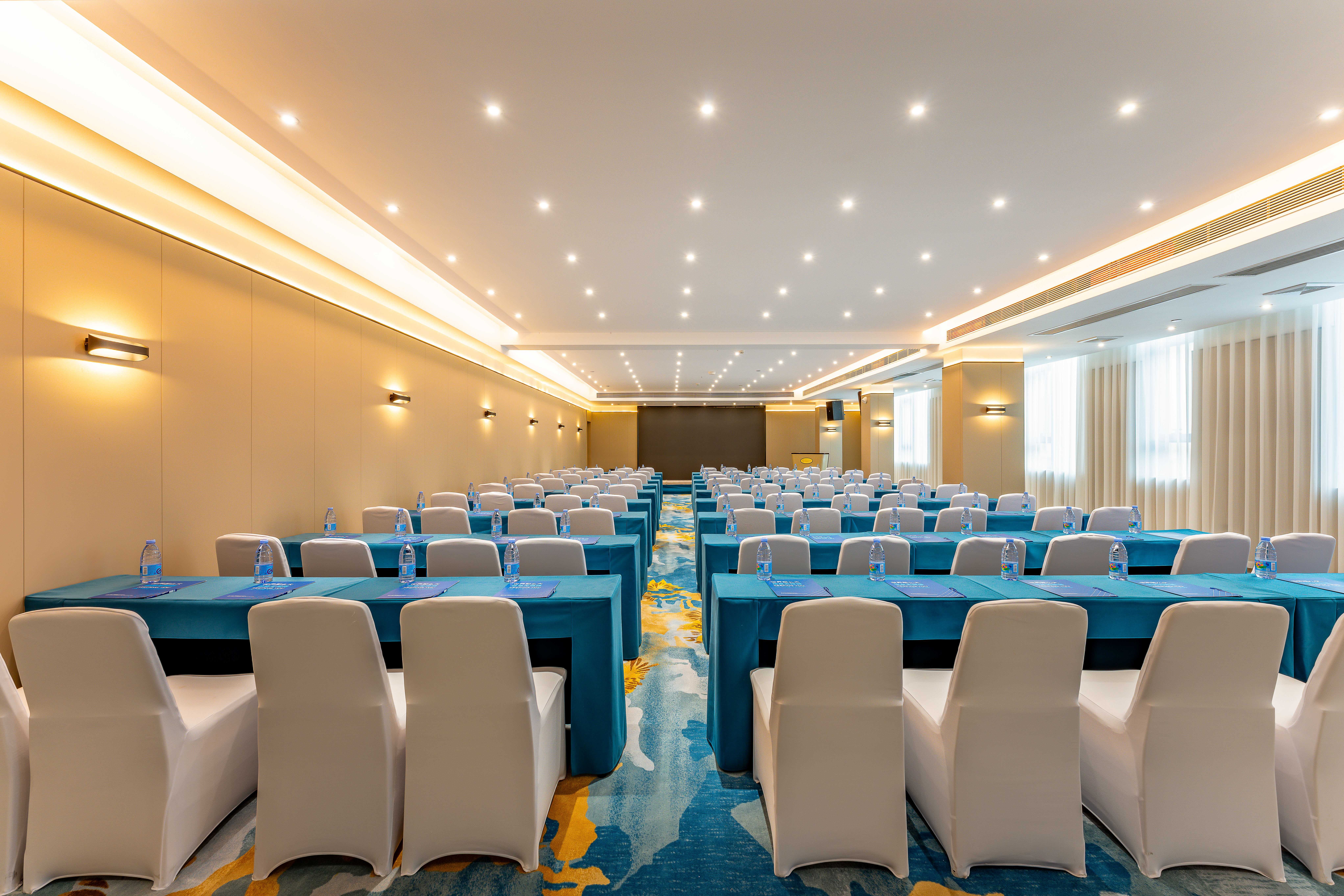 Holiday Inn Express Zhuhai Guishan Island 45/55