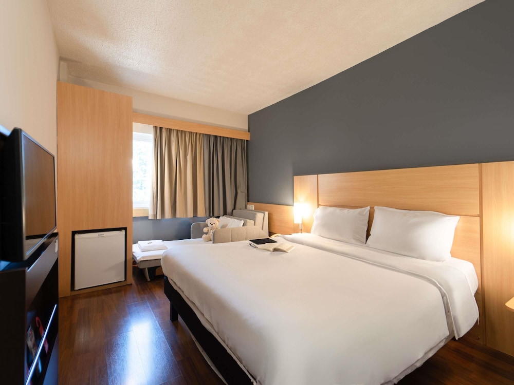 Ibis Paulinia 9/49