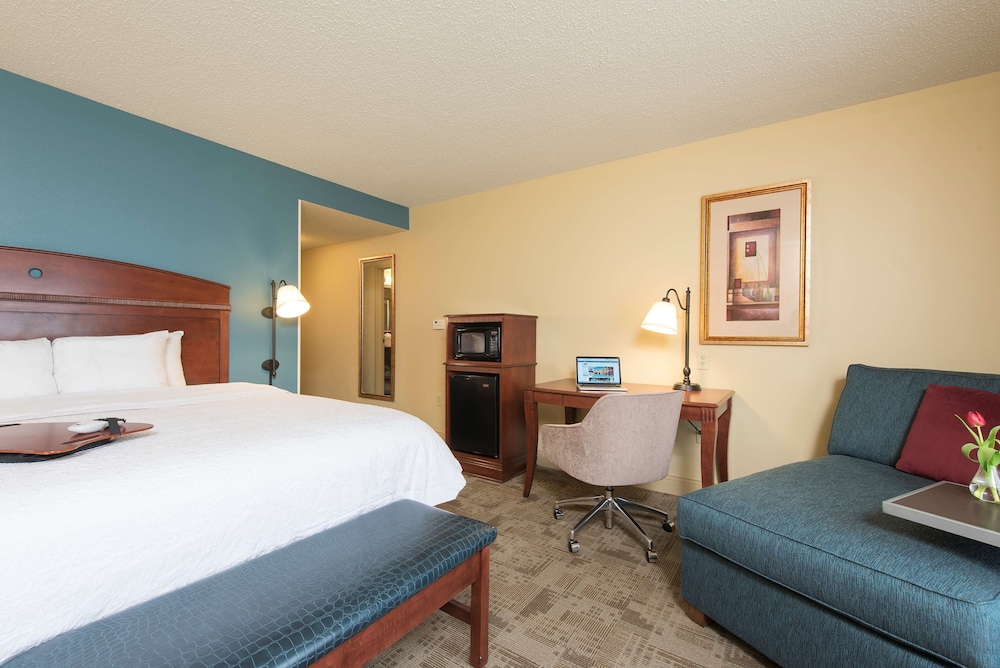Hampton Inn Suites Bloomington Normal 17/48