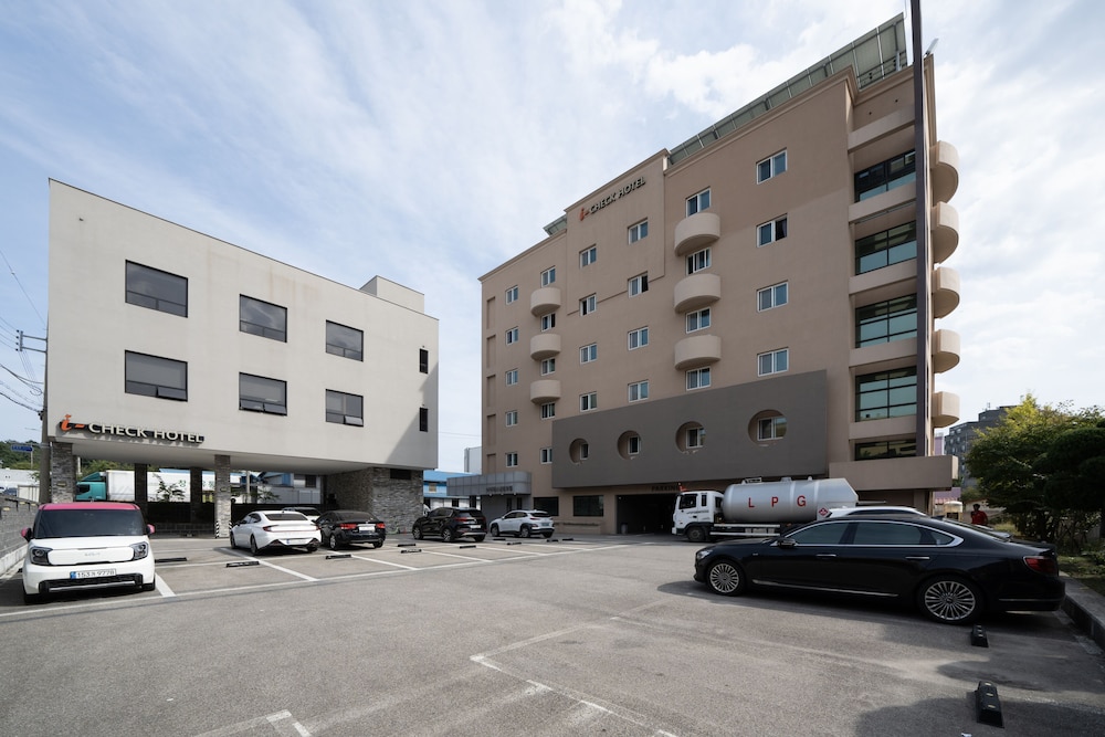 I-Check Hyunjin Hotel 61/67
