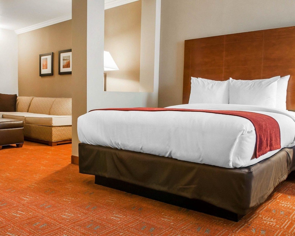 Comfort Suites Farmington 10/43