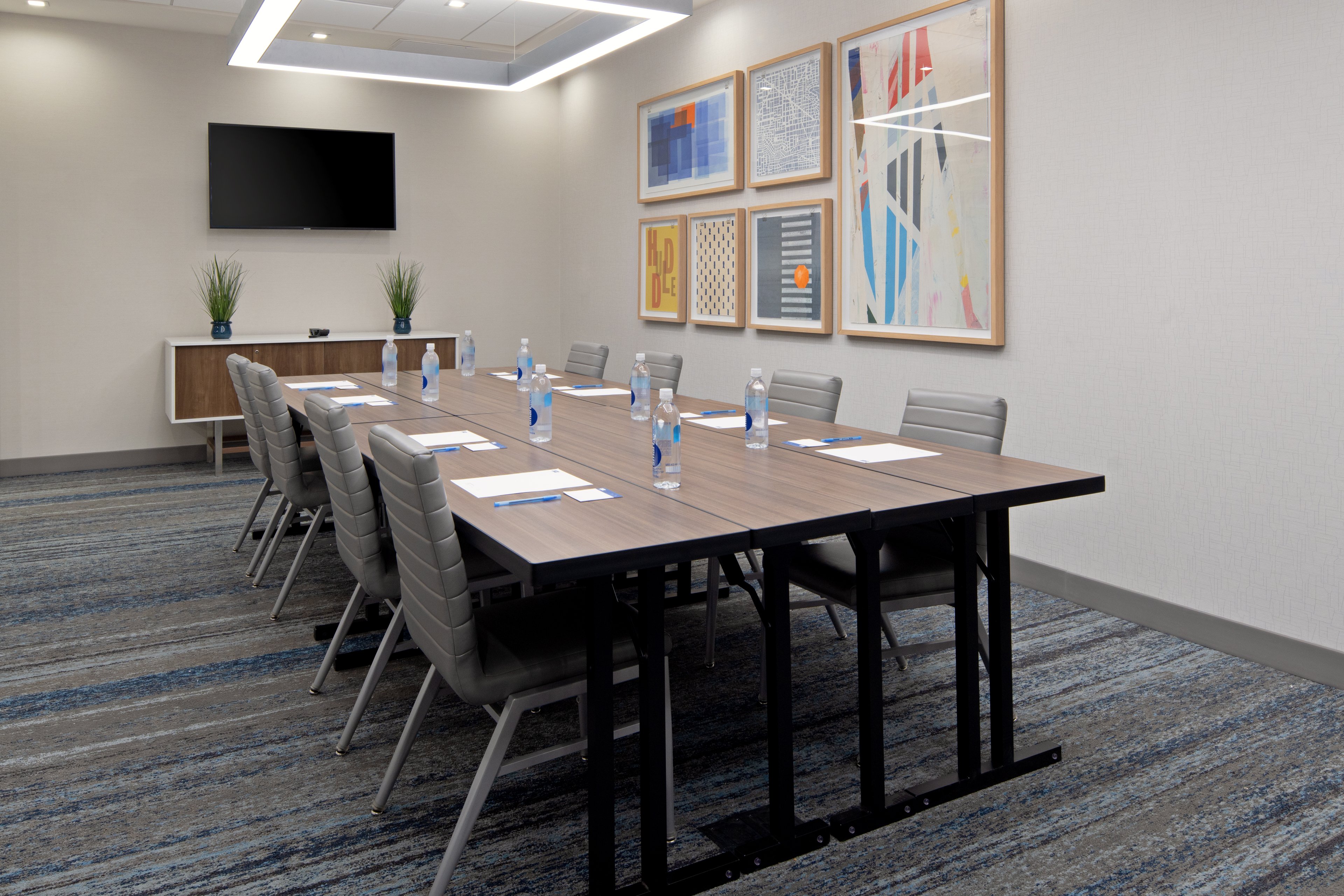 Holiday Inn Express Suites Valencia Santa Clarita 44/63