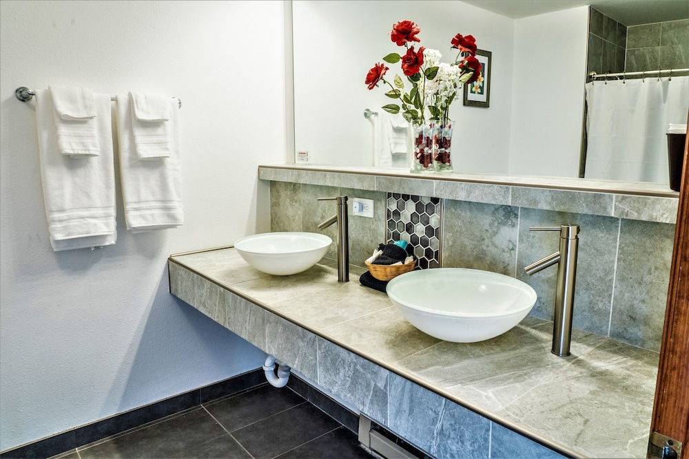 JC Suites 37/43