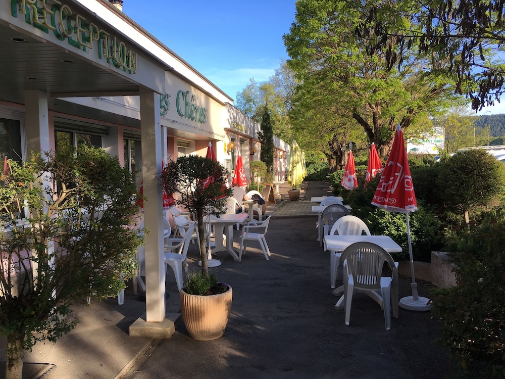 HOTEL LES CHENES 35/50