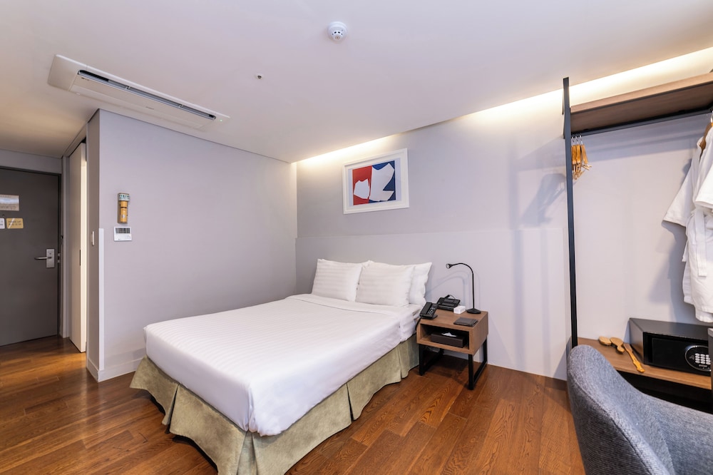 STANDARD, DOUBLE BED, SMALL
