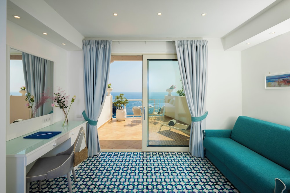 Grand Hotel Tritone 49/76