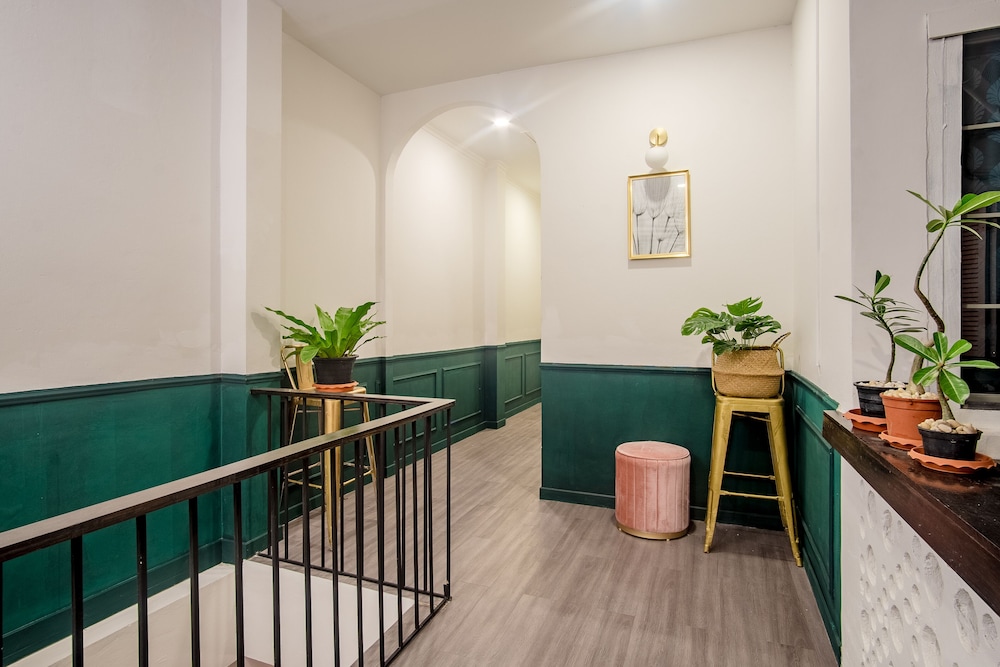 Isara Boutique Hotel and Cafe 52/66