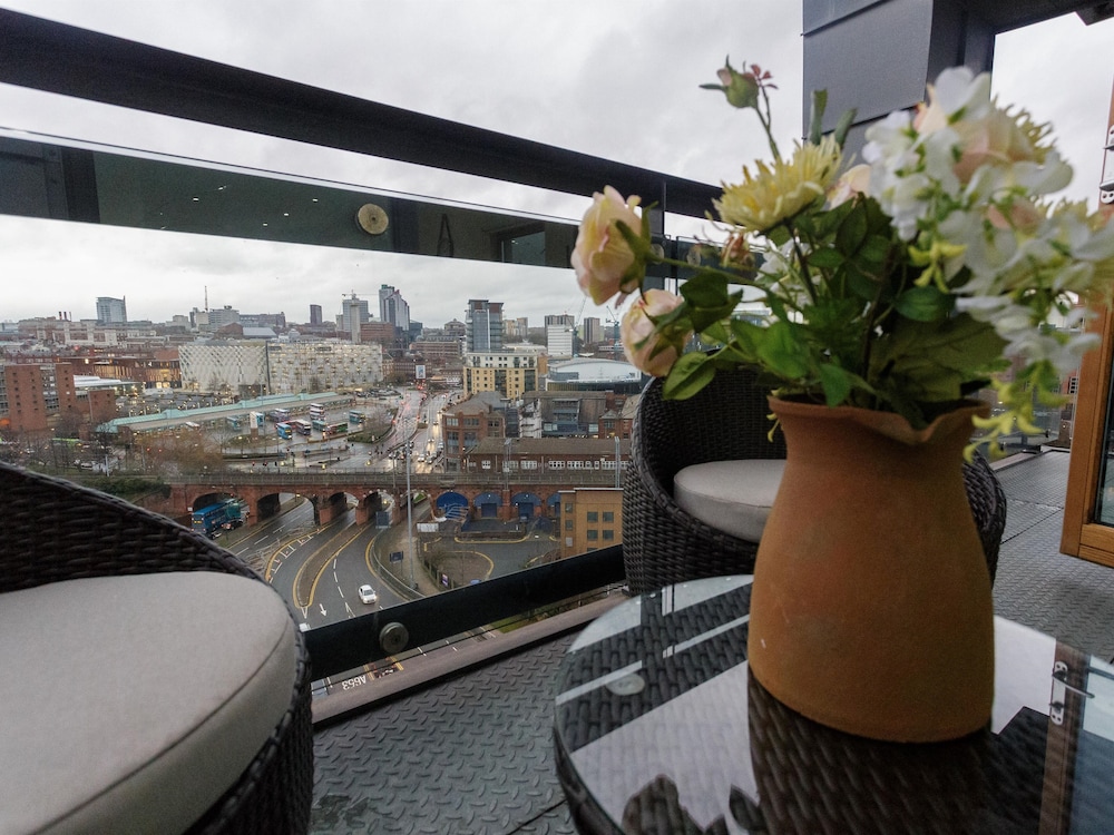 Live in Leeds Sky Penthouse 37/46