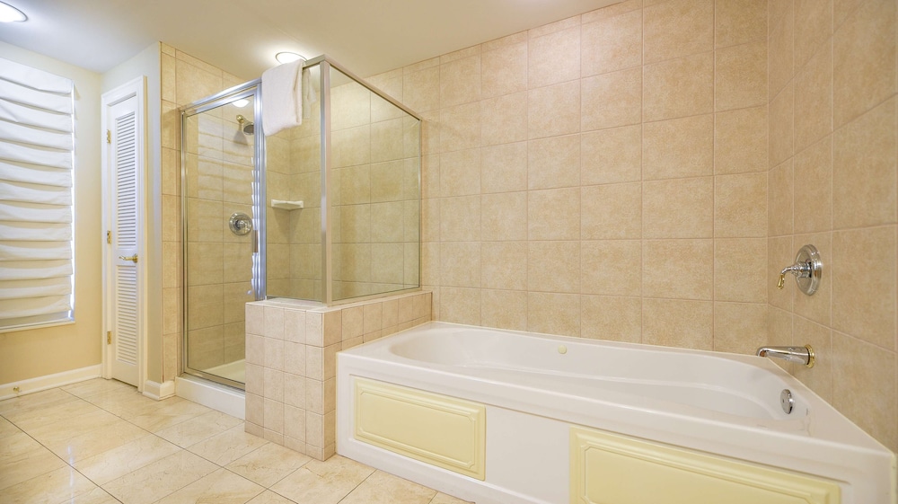 Royale Palms Condominiums 46/49