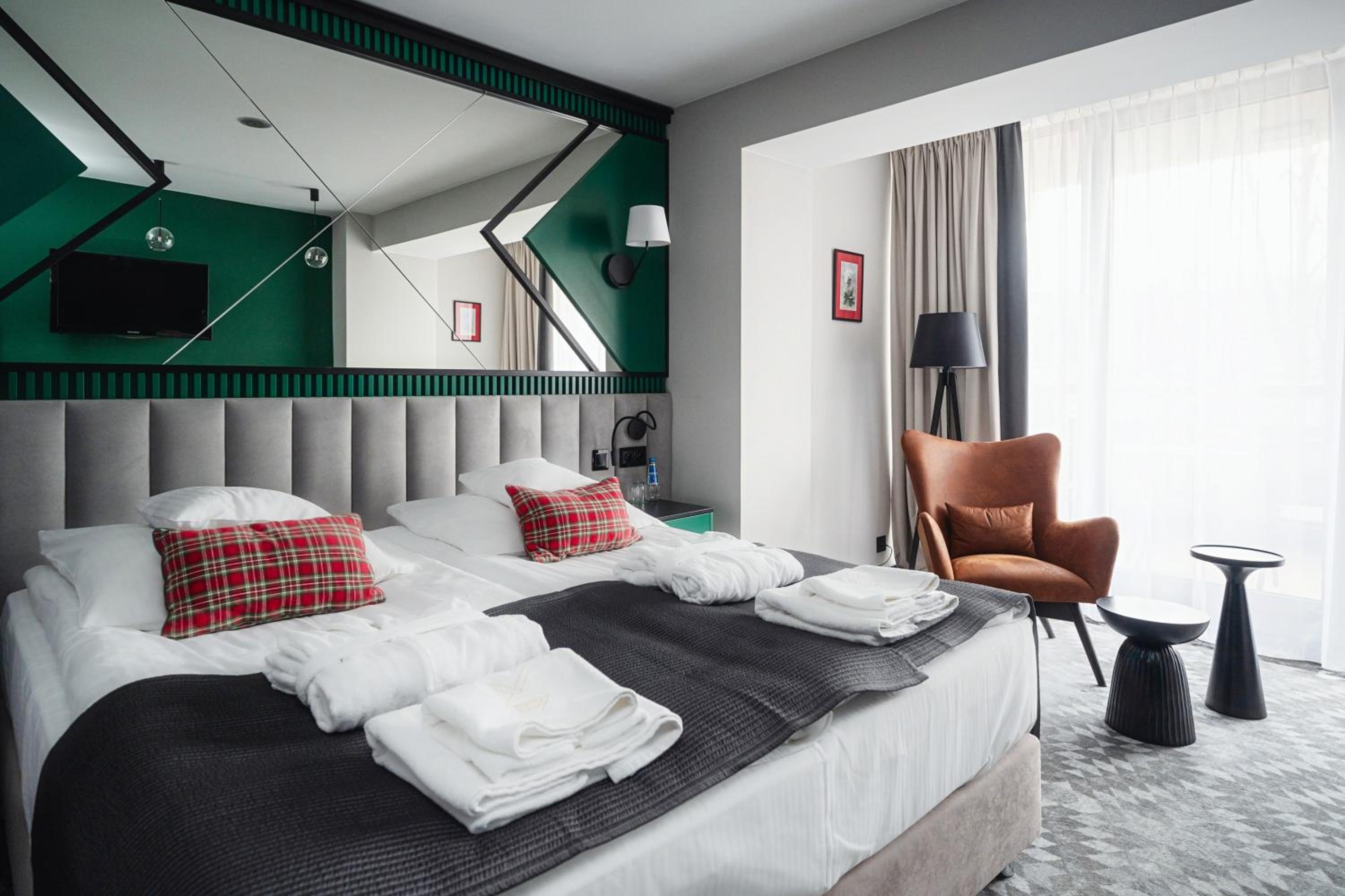 PLUS, DELUXE, WITH VIEW, BALCONY