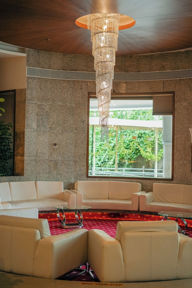 The Peninsula Grand 49/68