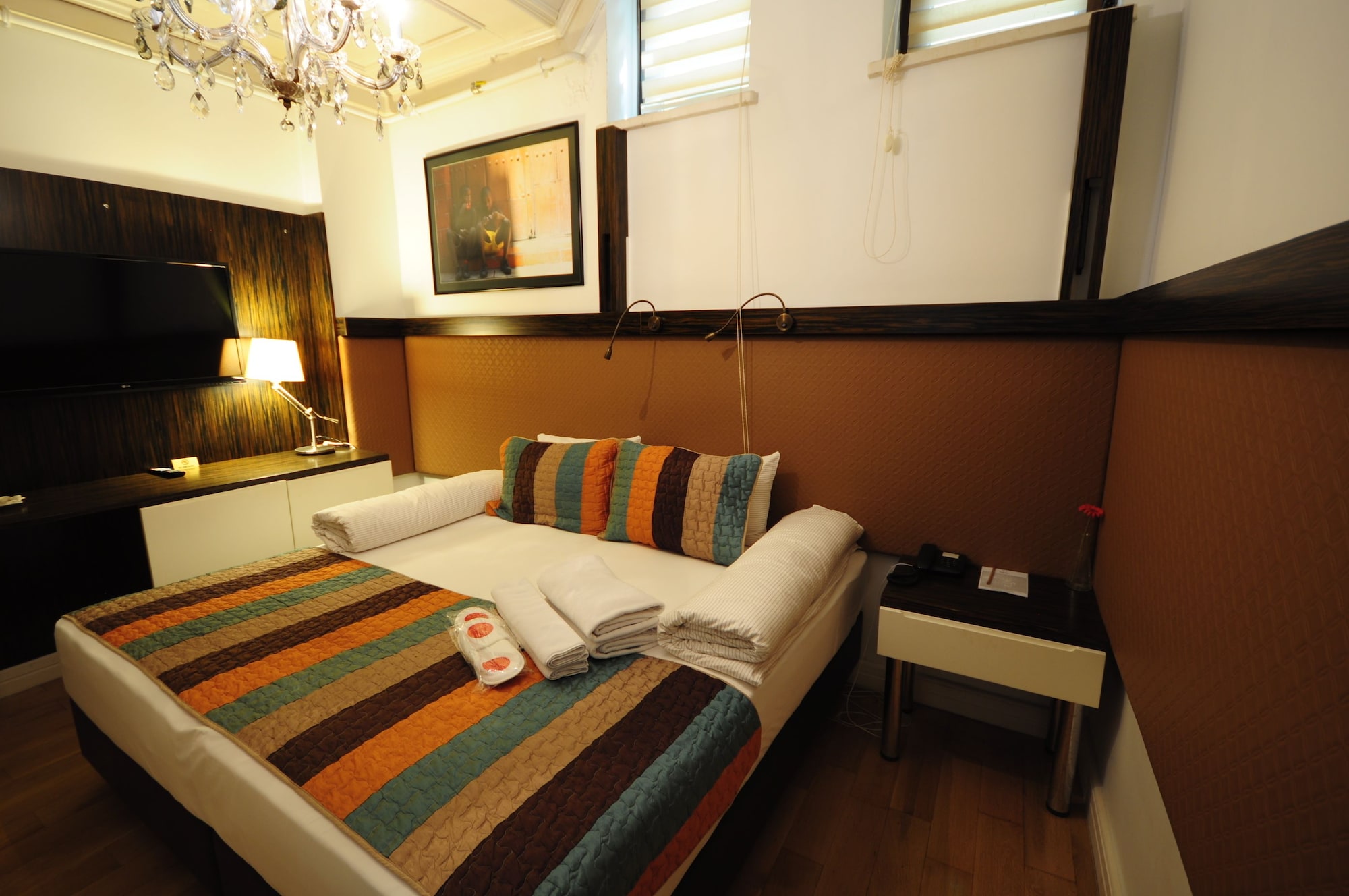 BASEMENT, DOUBLE OR TWIN BED