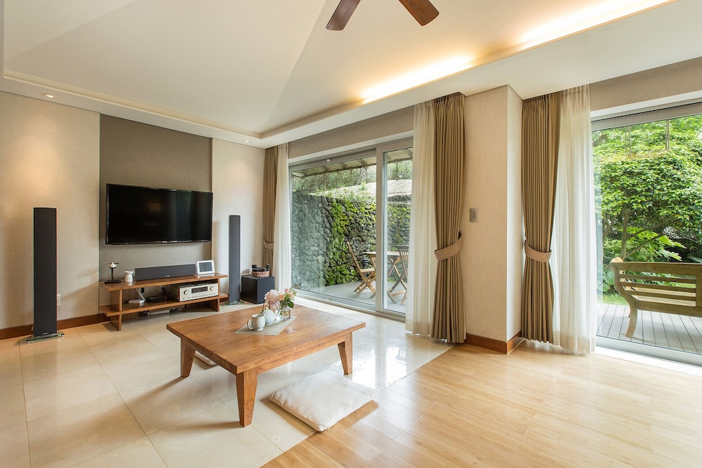 Seaes Hotel & Resort 56/74