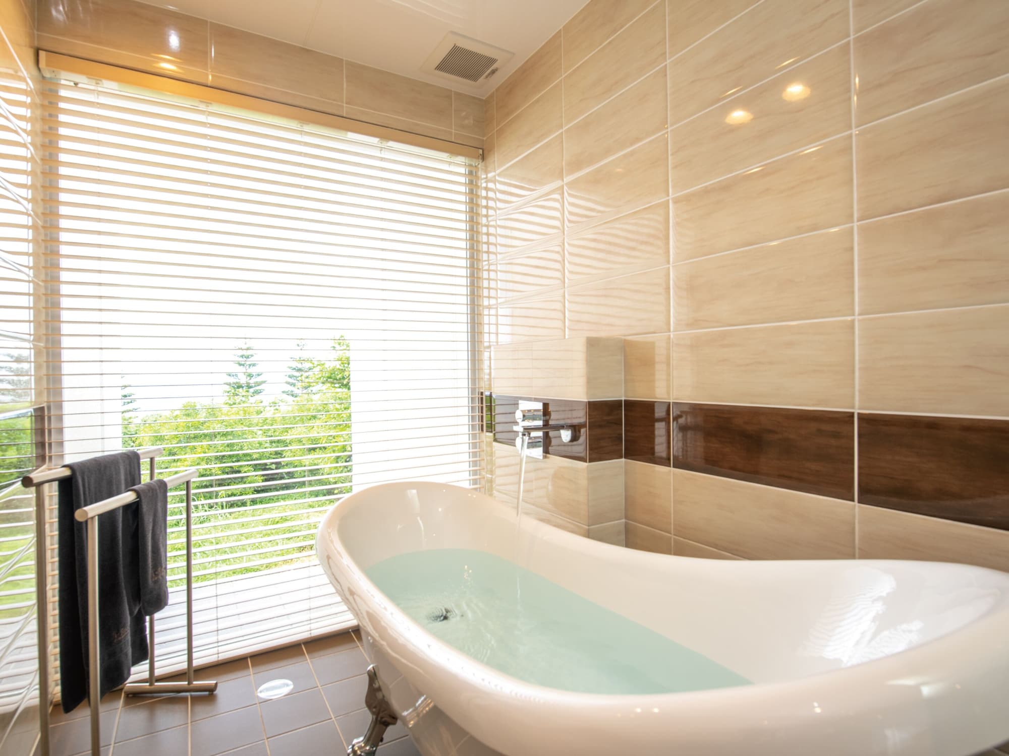 CONDO, MULTIPLE BEDROOMS, LUXURY, JETTED TUB